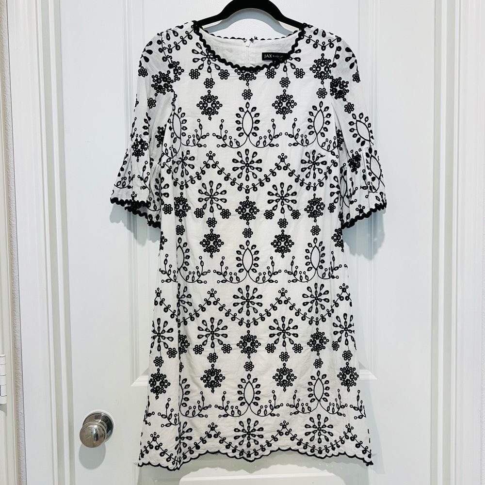 JAX Black Label White & Black Embroidered Eyelet Shift Dress Bell Sleeve Size 8